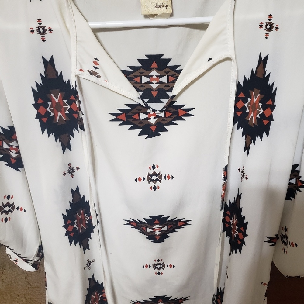 Womens Aztec Buckle Daytrip top